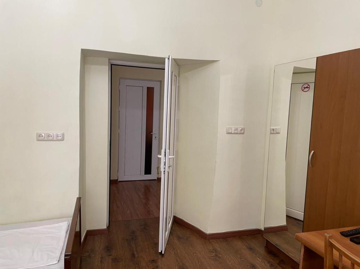 Adamyan 11 Hotel Erevan Esterno foto