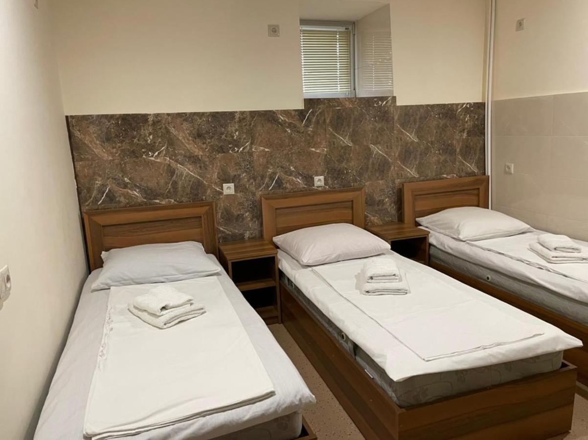 Adamyan 11 Hotel Erevan Esterno foto